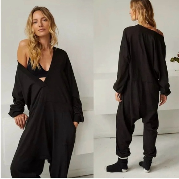 Free people jumper. XS. Runs large. Black - Picture 1 of 4